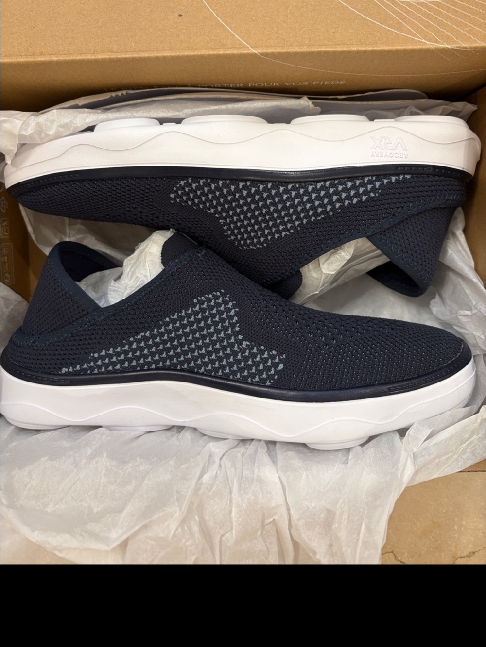 Vionic SAGE RX Slip-On Sneakers in Navy and White, sz 8 NIB